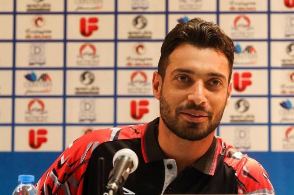 ادعای کاپیتان تراکتور حسینزاده عذرخواهی کرد