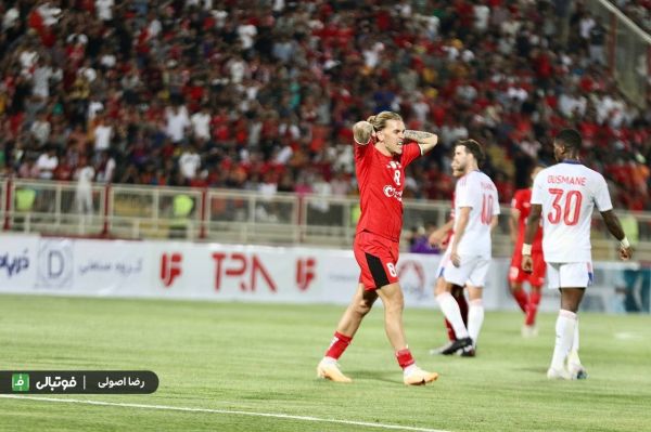  اصرار اشتباه تراکتور؛ برای کدام مهاجم سانتر می‌کردند