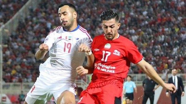 اعتراض هواداران تراکتور پس از باخت و شکسته شدن شیشه جایگاه خبرنگاران با ضربه مشت