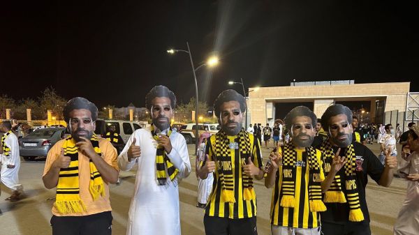 عکس؛ ماسکهای محمد صلاح بر روی چهره هواداران الاتحاد