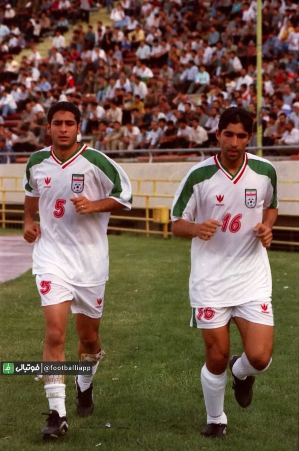  نوستالژی فوتبالی  وحیدهاشمیان و محمدبرزگر به همراه تیم ملی در جام ال جی در سال ۷۹