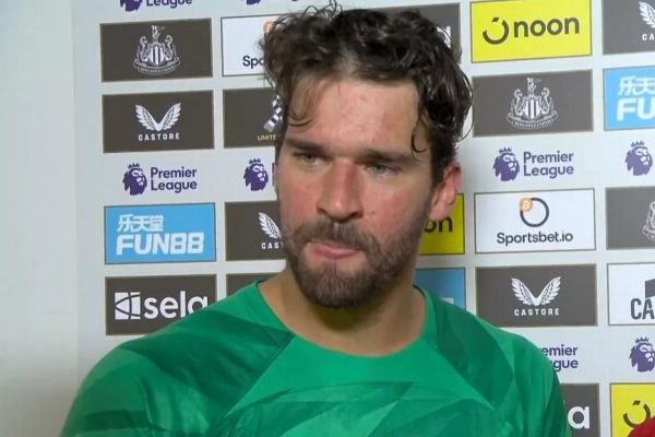  حمله سنگربان لیورپول به یک خبرنگار  حرف توی دهان ما نگذارید