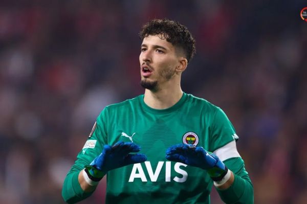 رسمی؛ باییندیر، سنگربان ترکیهای، به منچستر یونایتد پیوست