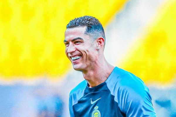 چهره خندان رونالدو پیش از بازی مقابل الحزم عکس