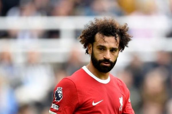 انتقاد از لیورپول و کلوپ چرا صلاح را نفروختید