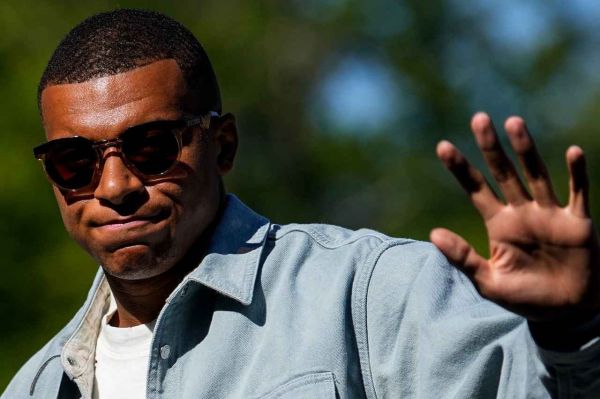 هافبک رئال مادرید میتوانستیم امباپه را بخریم