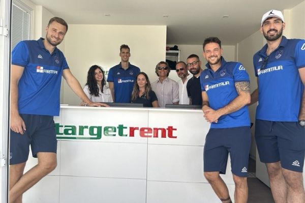 حامی مالی جدید کاتانیا در حضور معنوینژاد رونمایی شد