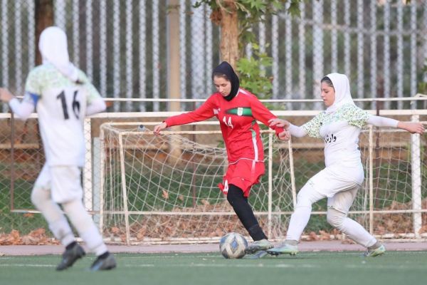  گزارش تصویری  دیدار تیم ملی نوجوانان بانوان و تیم وارش نوشهر