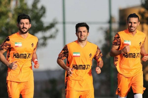  جمع تراکتوری‌ها در تمرین پیکان جمع است