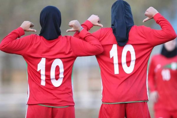 نوجوانان بانوان ایران دو شماره 10 دارد