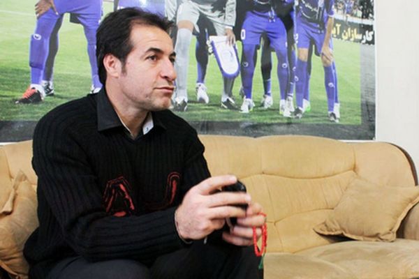  ورمزیار  حجت کریمی با گرفتن وام مشکلات استقلال را بیشتر کرد  حرمت ها در باشگاه باید حفظ شود