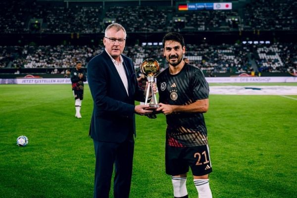 عکس؛ ستاره بارسلونا بهترین بازیکن سال آلمان شد