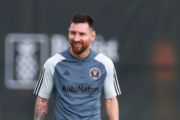 عکس؛ حضور مسی در تمرینات اینترمیامی با چهرهای خندان