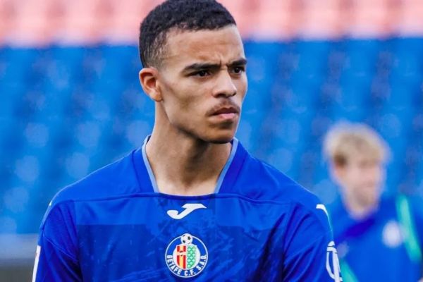  ستاره جنجالی سابق منچستر یونایتد به EA FC 24 باز می‌گردد