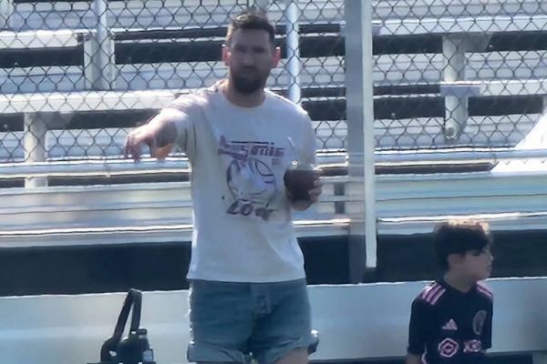 عکس؛ مسی در نقش مربی آکادمی اینتر میامی با حضور پسرش