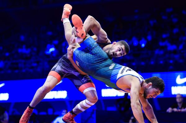  اقدام عجیب صدا و سیما؛ پخش همزمان یک رویداد از دو شبکه