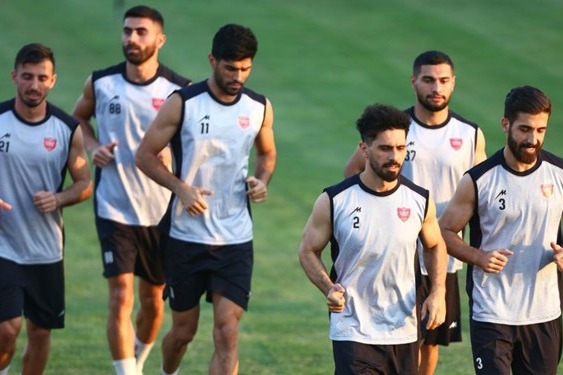 در آخرین تمرین پرسپولیس کارگران همچنان مشغول کارند