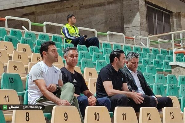  جواد نکونام تماشاگر دیدار هوادار و تراکتور