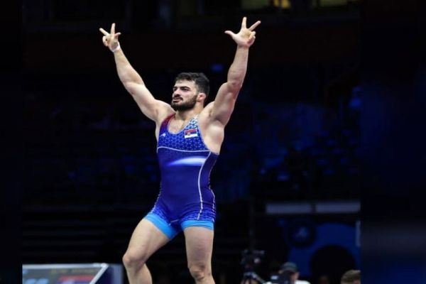 ارسلان اصالتم را فراموش نمیکنم هر چه دارم از ایران است