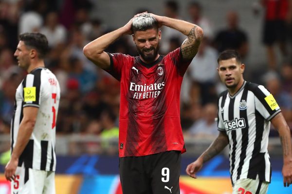 توهین ستاره سابق بارسلونا به بازیکنان میلان احمقها