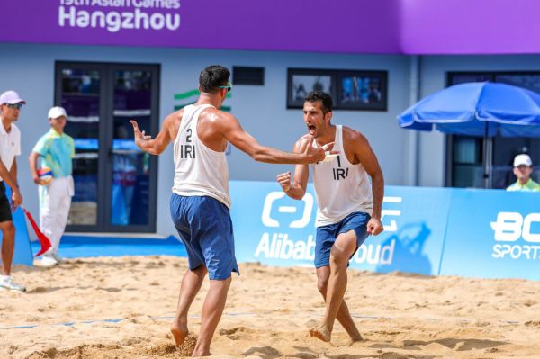 تیم والیبال ساحلی ب ایران به نیمنهایی صعود کرد