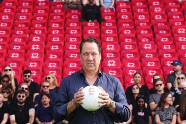 دیوید سیمن در کمپین آگاهی سازی بیماری های قلبی شرکت کرد