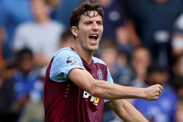 مشکل عجیب بازیکنان استون ویلا پیراهنهایشان زود خیس میشود