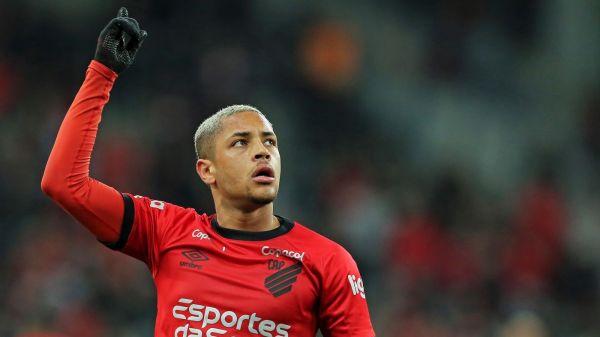  ملاقات قریب الوقوع دکو با ستاره آینده بارسلونا