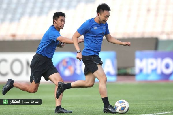  قاب روز؛ داوران چینی زمین چمن آزادی را تست کردند