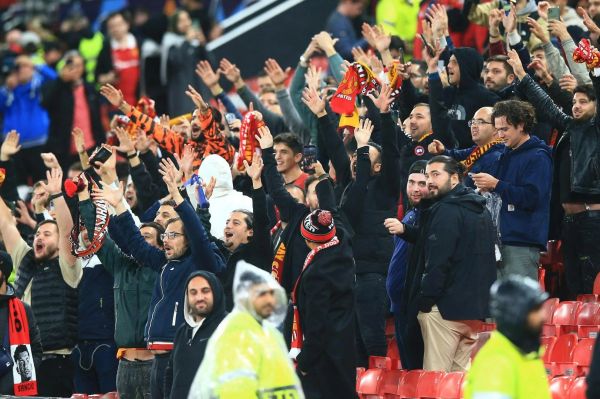  عذرخواهی رسمی باشگاه منچستریونایتد از هواداران حاضر در بازی مقابل گالاتاسرای