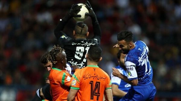 مواضع متفاوت سازمان لیگ و هیات فوتبال استان کرمان با تماشاگر یا بی تماشاگر