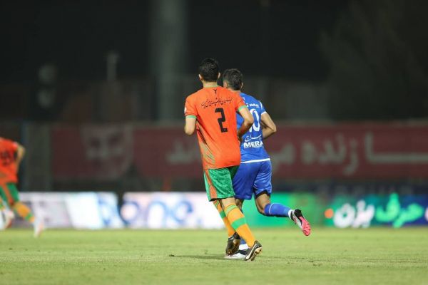  شاهکار لیگ حرفه‌ای؛ بازیکن مس با دو شماره بازی کرد