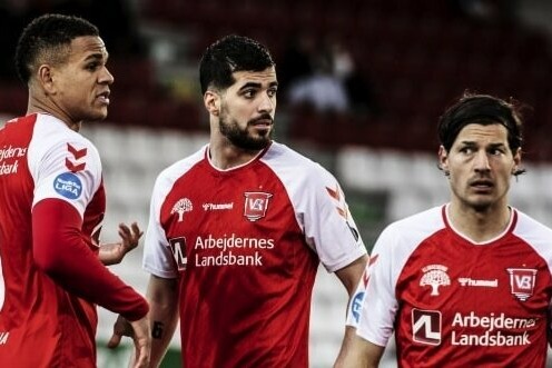 پیروزی وایله در شب گلزنی عزت اللهی