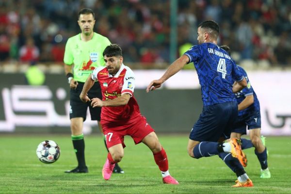  گل گهر از تیم داوری بازی برابر پرسپولیس شکایت می‌کند