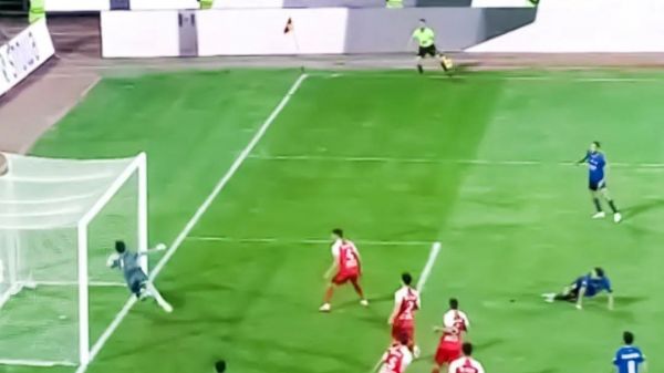 واکنش کمک داور بازی پرسپولیس و گلگهر به صحنه مشکوک؛ خبری از عذرخواهی نیست