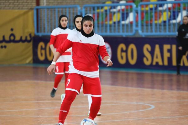  نسا احدى دوباره شاگرد شريف شد