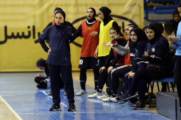  فتحى سرمربى تيم فوتسال زنان مهر اعظام  هدفمان معرفى بازيكنان جوان به فوتبال كشور است