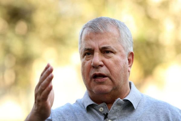 علی پروین که در بیمارستان بستری شده بود، امروز مرخص میشود