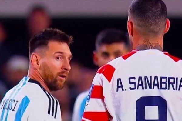 واکنش مسی به بازیکنی که به سمت او تف کرد