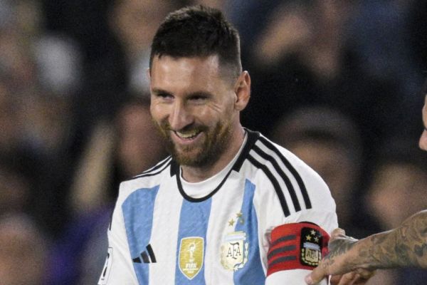  عکس؛ چهره خندان مسی وقتی که بازوبند کاپیتانی را بر بازو بست