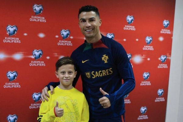  عکس یادگاری بچه‌های ژکو و پیانیچ با رونالدو