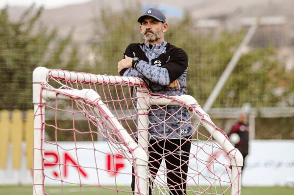 پاکو خمز زودتر از دستیاران پای کار در تبریز