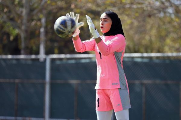 زهرا خواجوى دروازه بان تيم ملى فوتبال زنان با همه وجود براى پيراهن تيم ملى تلاش مىكنيم