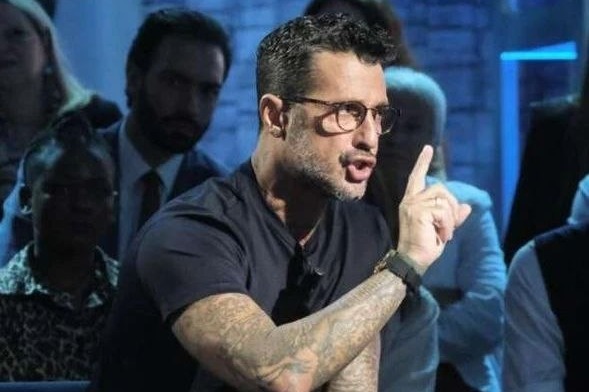 فابریتزیو کورونا خبرنگار جنجالی این روزهای فوتبال ایتالیا کیست