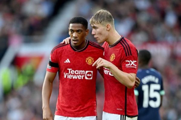 احتمال حضور همزمان مارسیال و هویلوند در ترکیب اصلی منچستر یونایتد