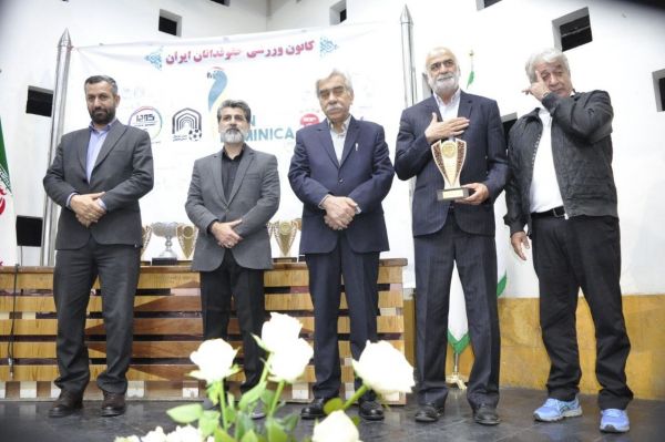  برگزاری مراسم افتتاحیه فوتبال حقوقدانان و تجلیل از مربیان تاریخ‌ساز اصفهان