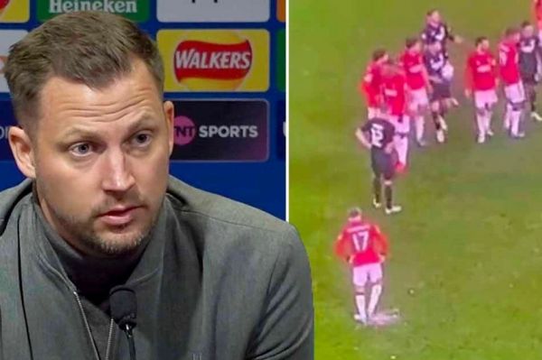 حرکت ناپسند بازیکن منچستر یونایتد هنگام پنالتی دیرهنگام حریف در بازی دیشب