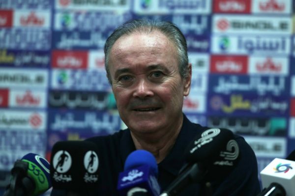  مارتینز  شمس آذر با استراتژی بازی می‌کند