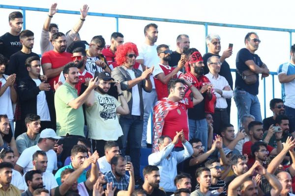  حواشی دیدار ملوان - پرسپولیس  اعتراض گل‌محمدی به حضور هواداران ملوان پشت دروازه پرسپولیس