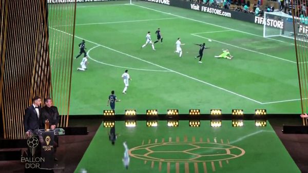 لحظهای که دروازهبان تیم ملی آرژانتین در مراسم توپ طلا هو شد